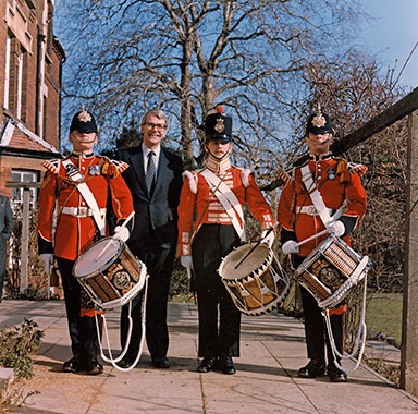 Sir John Major with three drummers at the reinstalation of the 'Huntingdonshire' gun.